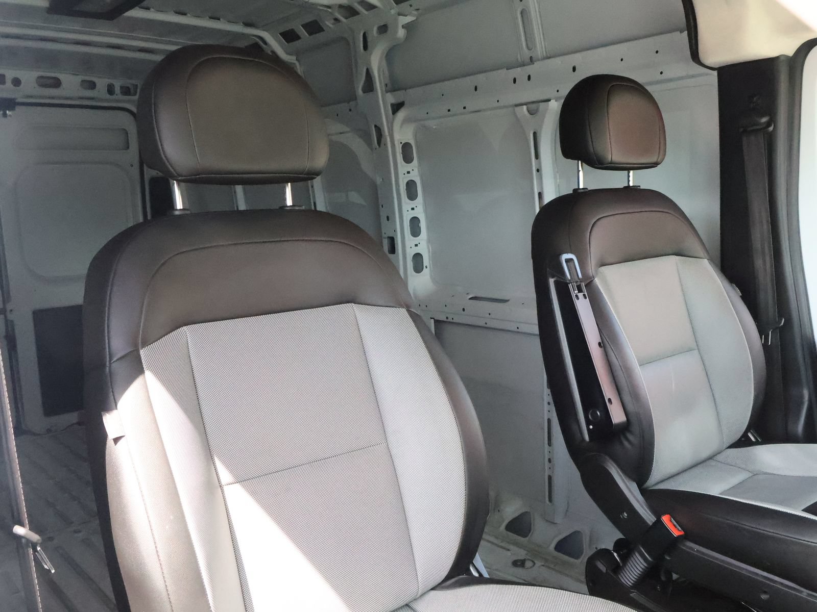 Used 2025 RAM ProMaster 2500 w/ Convenience Group FWD image 46