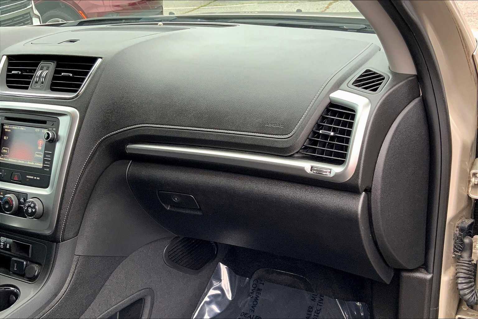 Used 2016 GMC Acadia SLE image 17