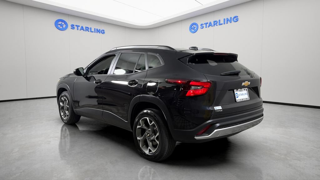 Certified 2025 Chevrolet Trax LT w/ Driver Confidence Package FWD image 5