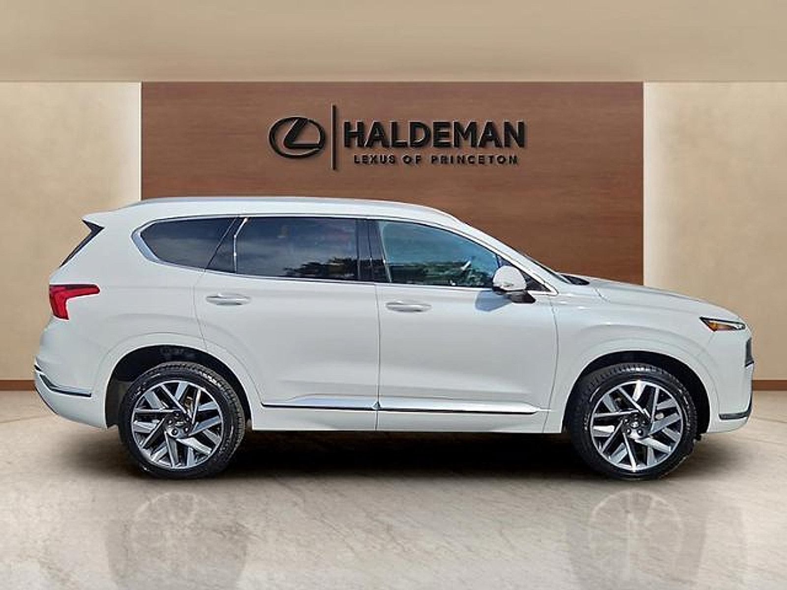 Used 2022 Hyundai Santa Fe Calligraphy AWD/4WD image 5