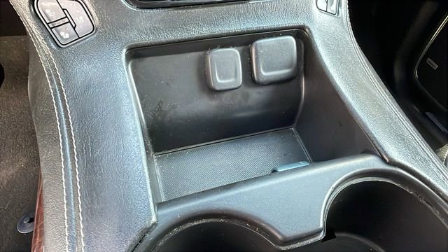 Used 2018 GMC Yukon SLT w/ Open Road Package AWD/4WD image 17