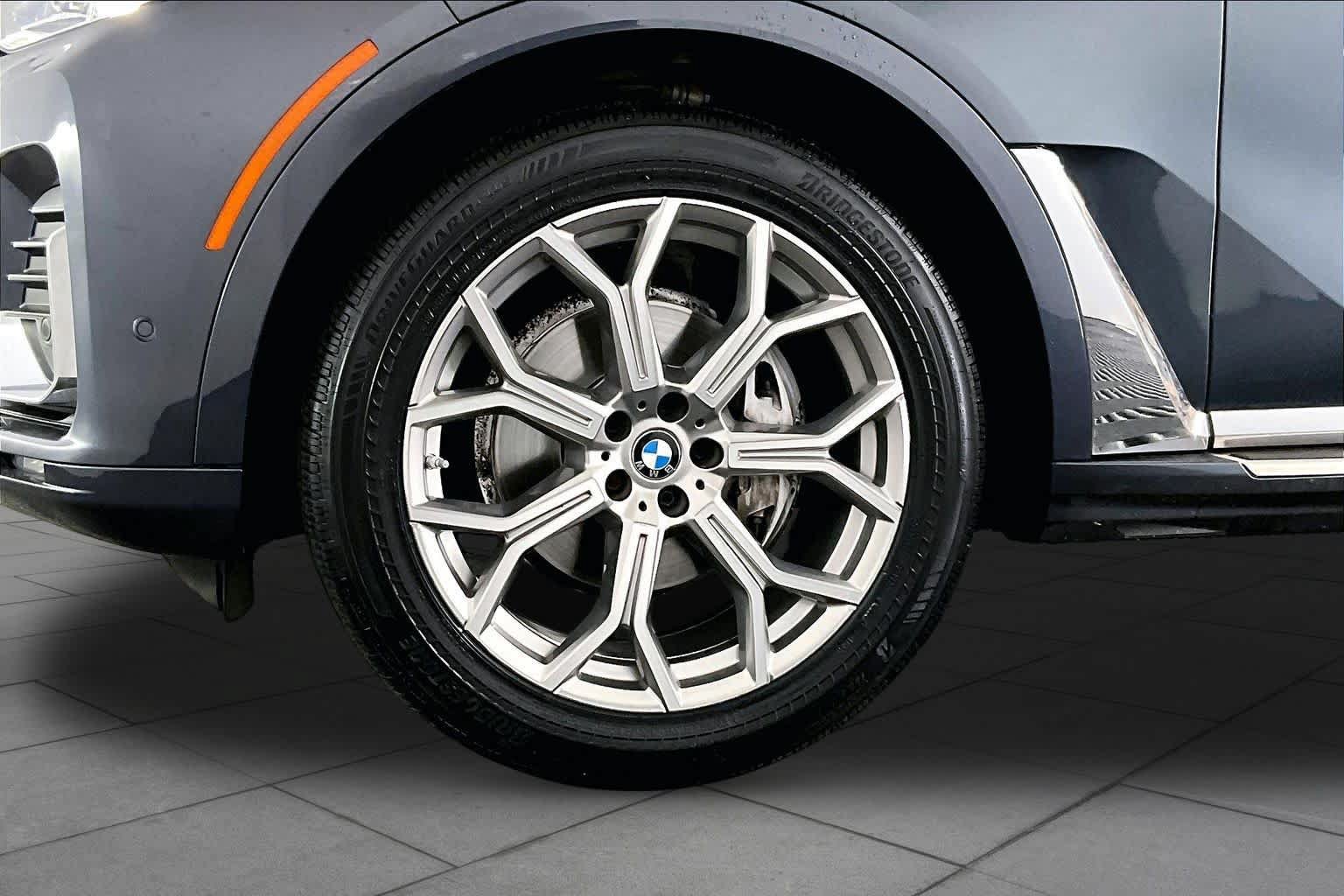 Used 2022 BMW X7 xDrive40i w/ Executive Package AWD/4WD image 11