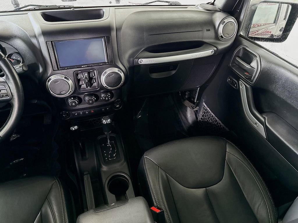 Used 2016 Jeep Wrangler Unlimited Sahara w/ Connectivity Group image 23