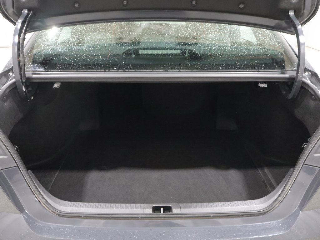 Used 2025 Toyota Camry SE FWD image 4