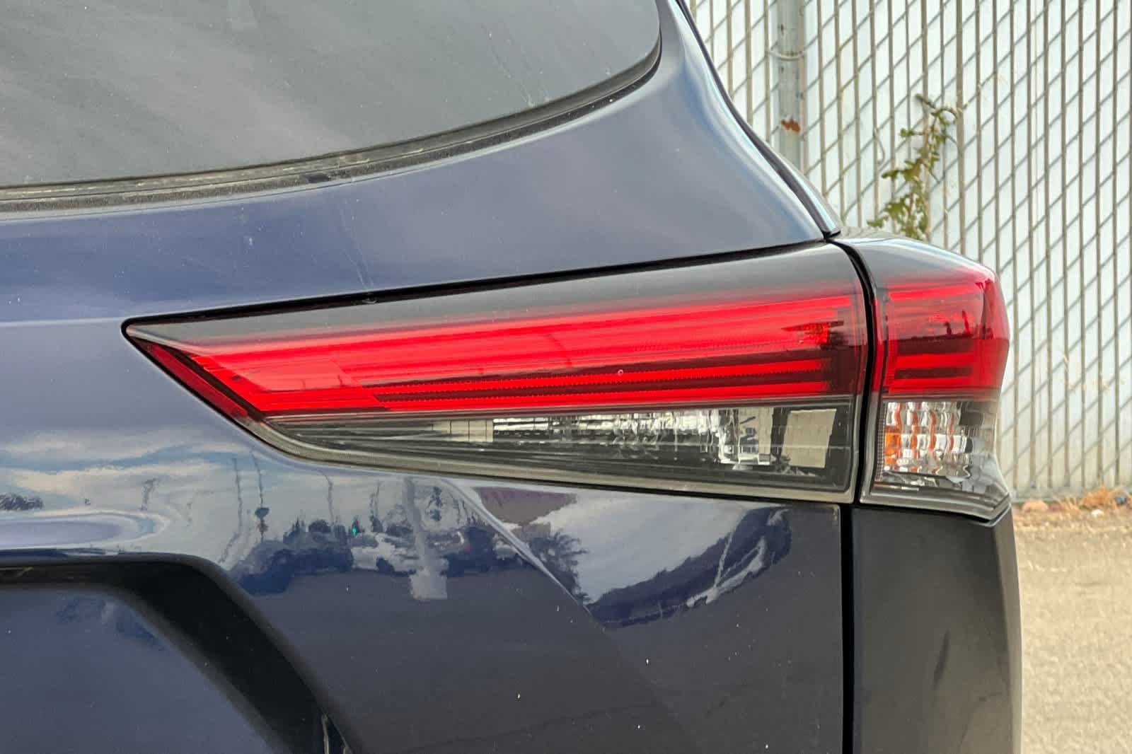 Used 2022 Toyota Highlander XSE AWD/4WD image 21