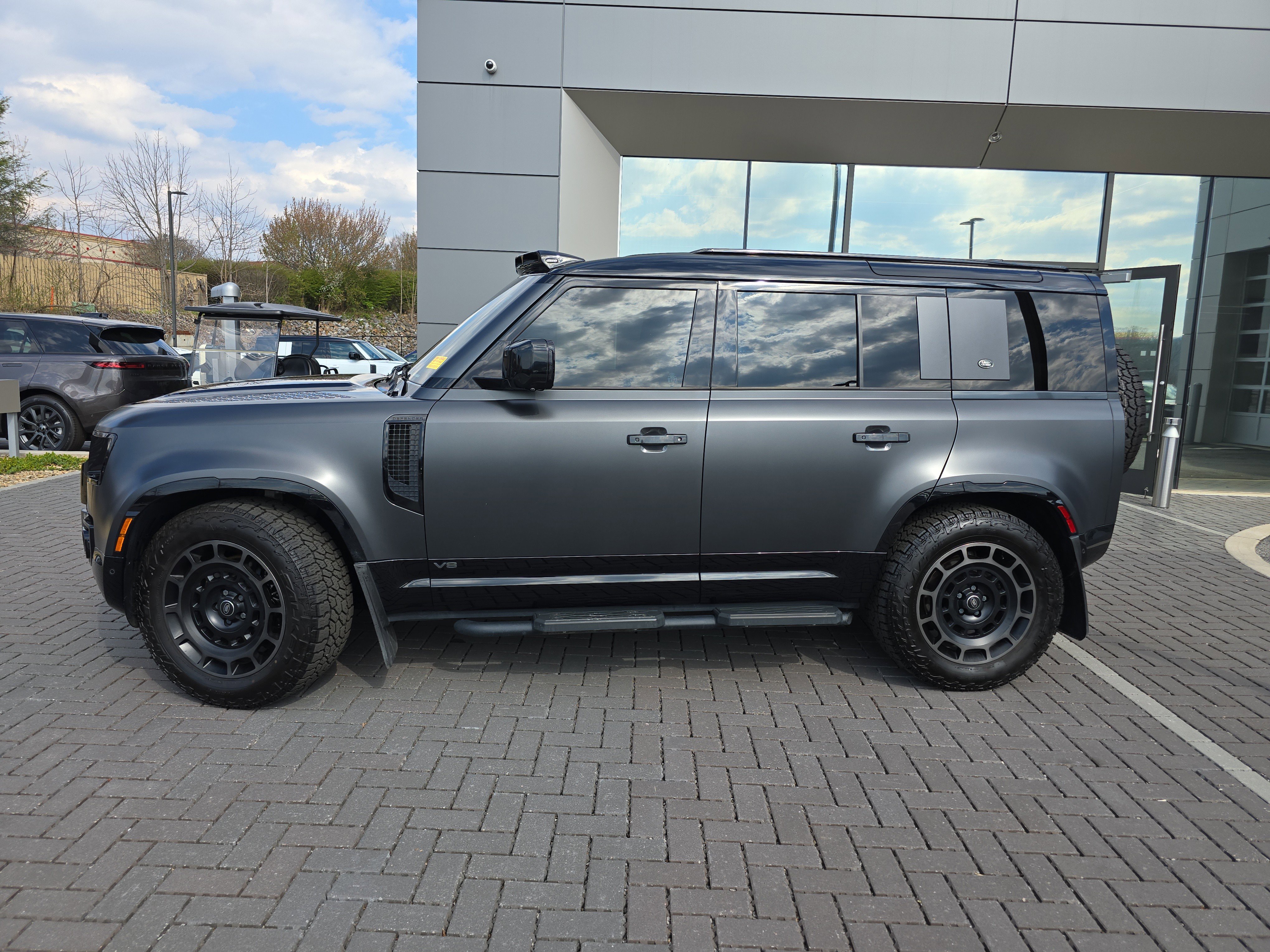 Used 2024 Land Rover Defender 110 Carpathian Edition image 9