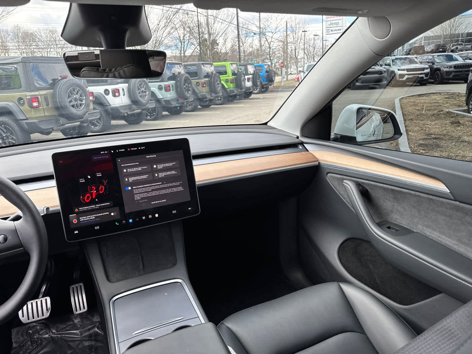 Used 2025 Tesla Model Y Performance image 31