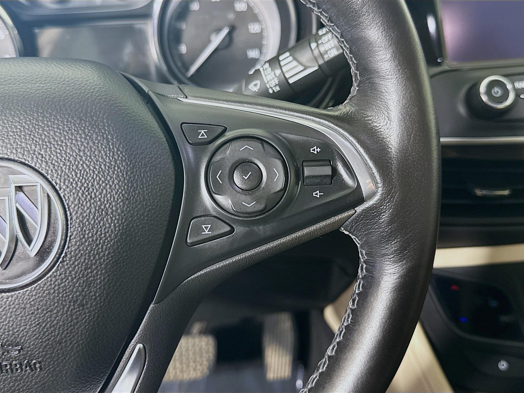 Used 2020 Buick Envision Essence FWD image 15