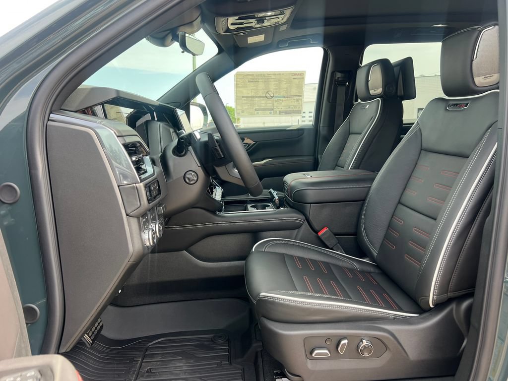 New 2026 GMC Yukon XL AT4 Ultimate w/ LPO, Illumination Package AWD/4WD image 4