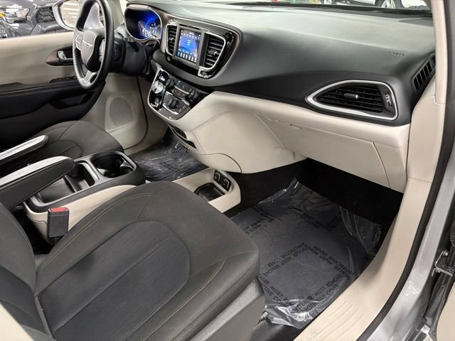 Used 2019 Chrysler Pacifica Touring Plus FWD image 10