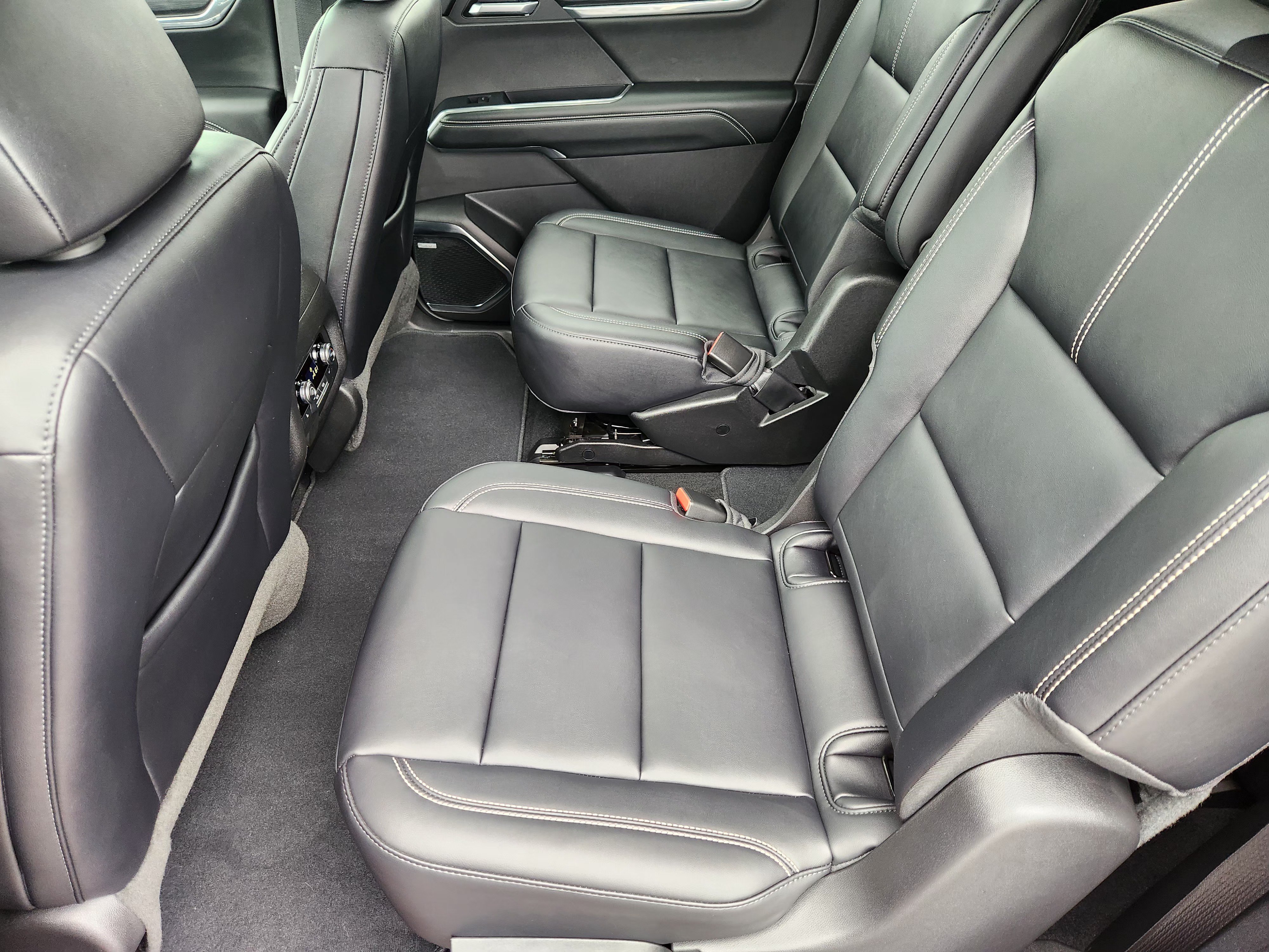 Used 2026 GMC Acadia Elevation w/ Black Edition FWD image 31