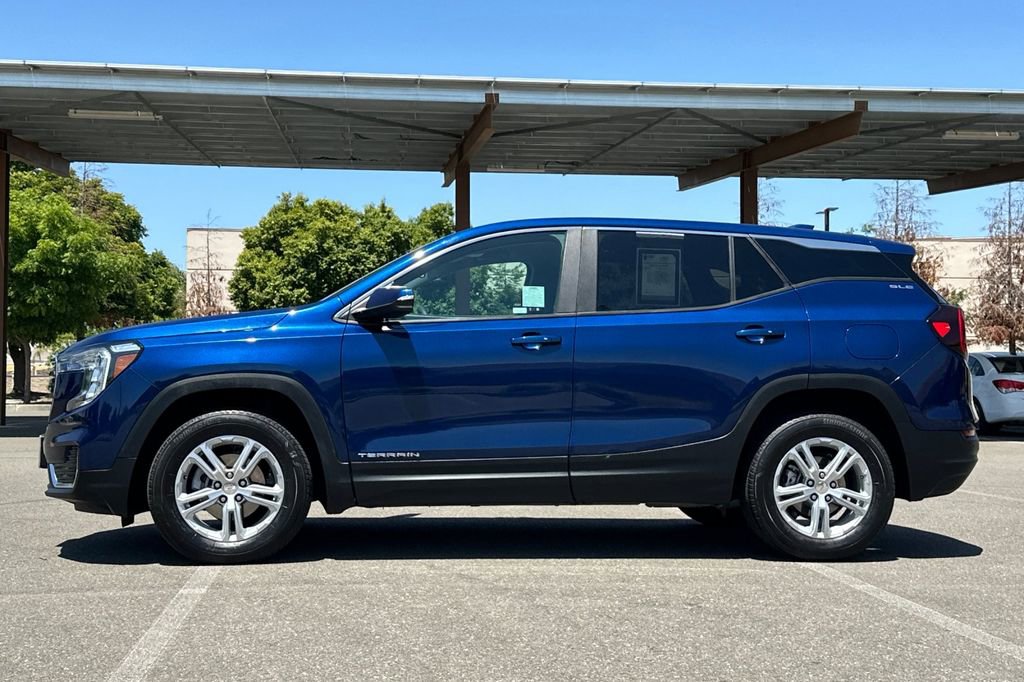 Used 2022 GMC Terrain SLE w/ LPO, Floor Liner Package image 12