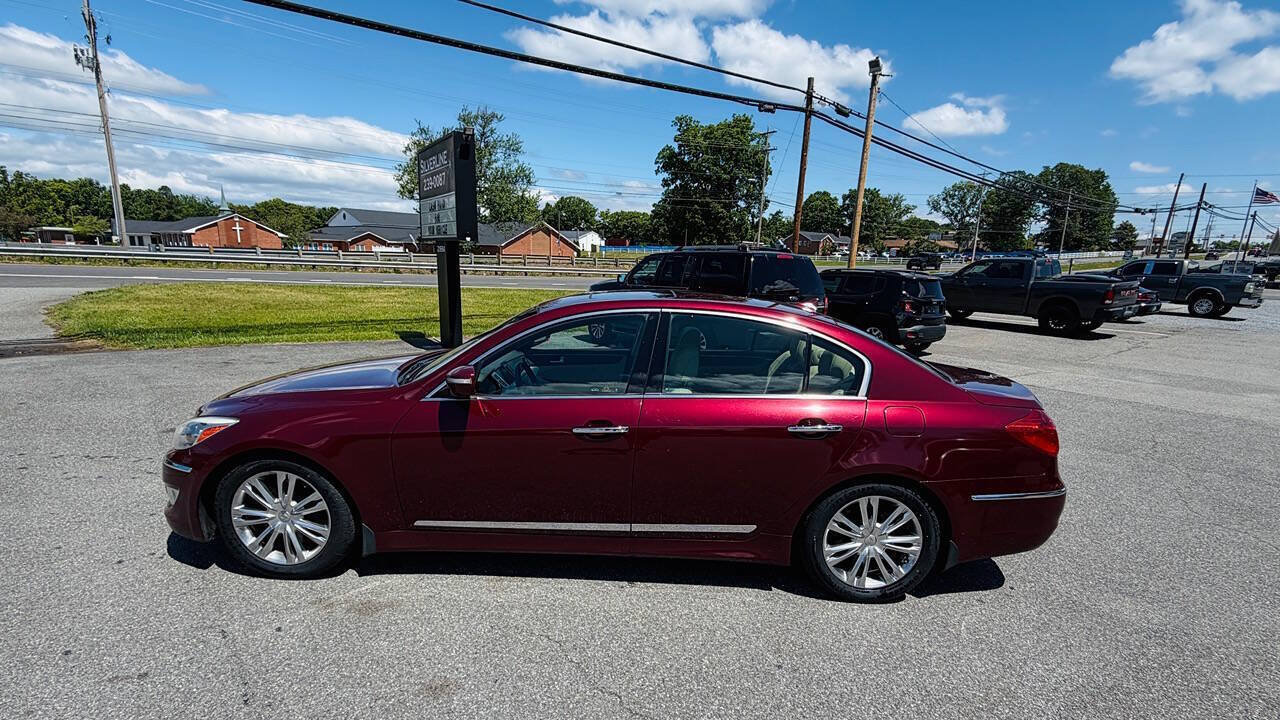 Used 2012 Hyundai Genesis 4.6 RWD image 2
