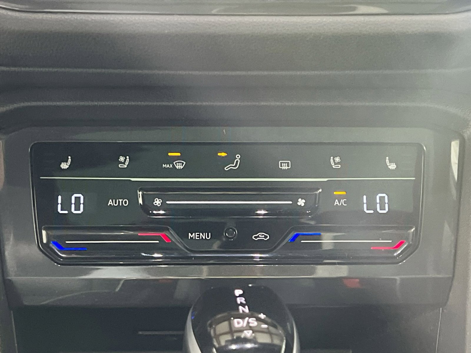 Used 2024 Volkswagen Tiguan SEL R-Line image 19