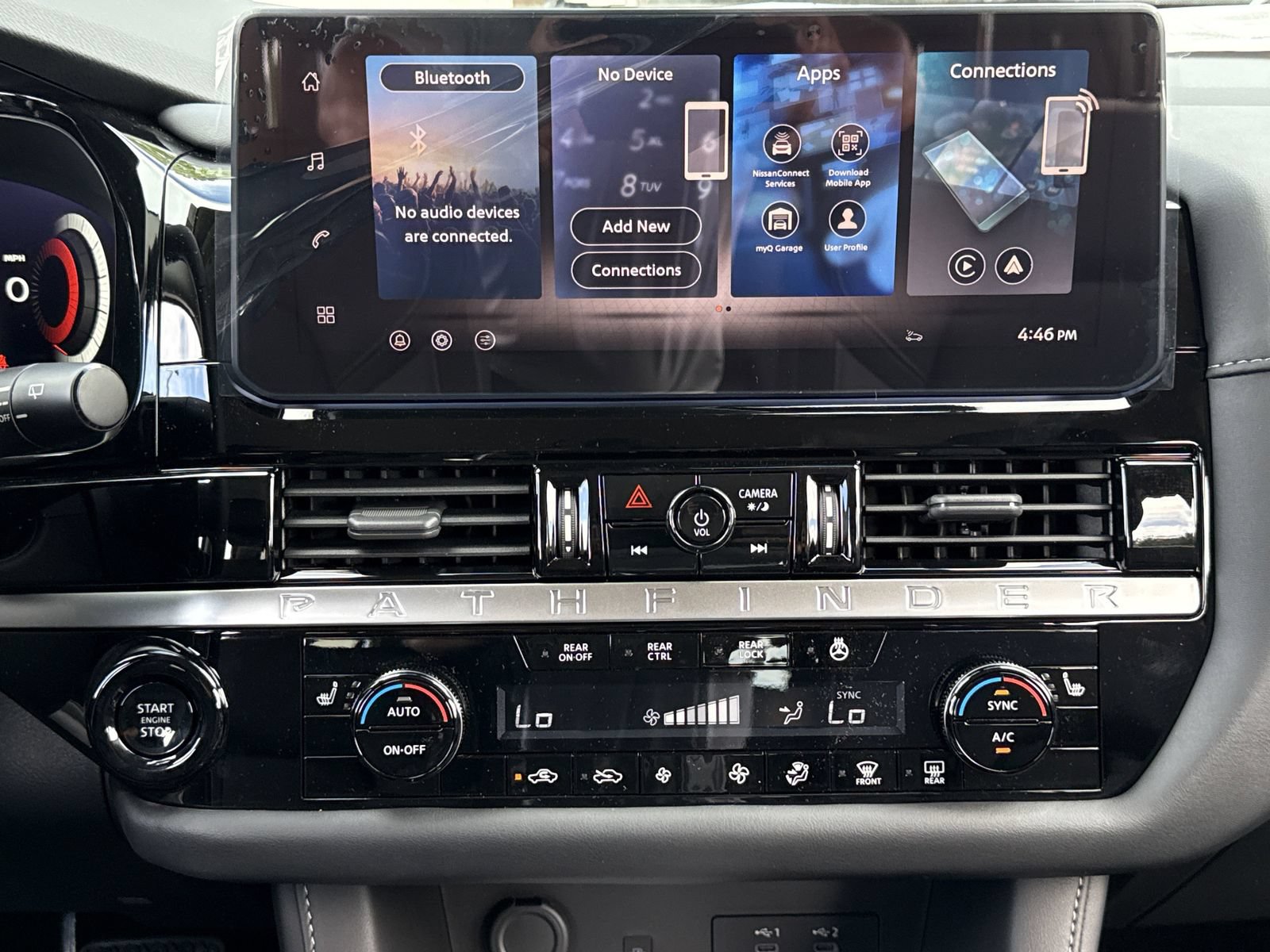 New 2026 Nissan Pathfinder SL FWD image 4