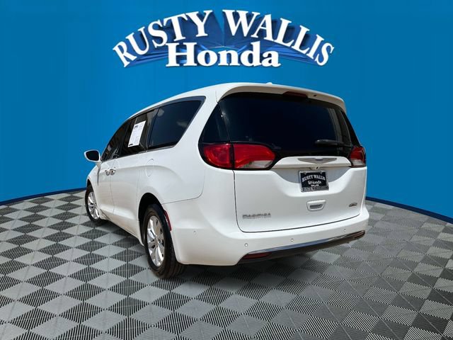 Used 2020 Chrysler Pacifica Touring w/ Advanced Safetytec Group FWD image 2