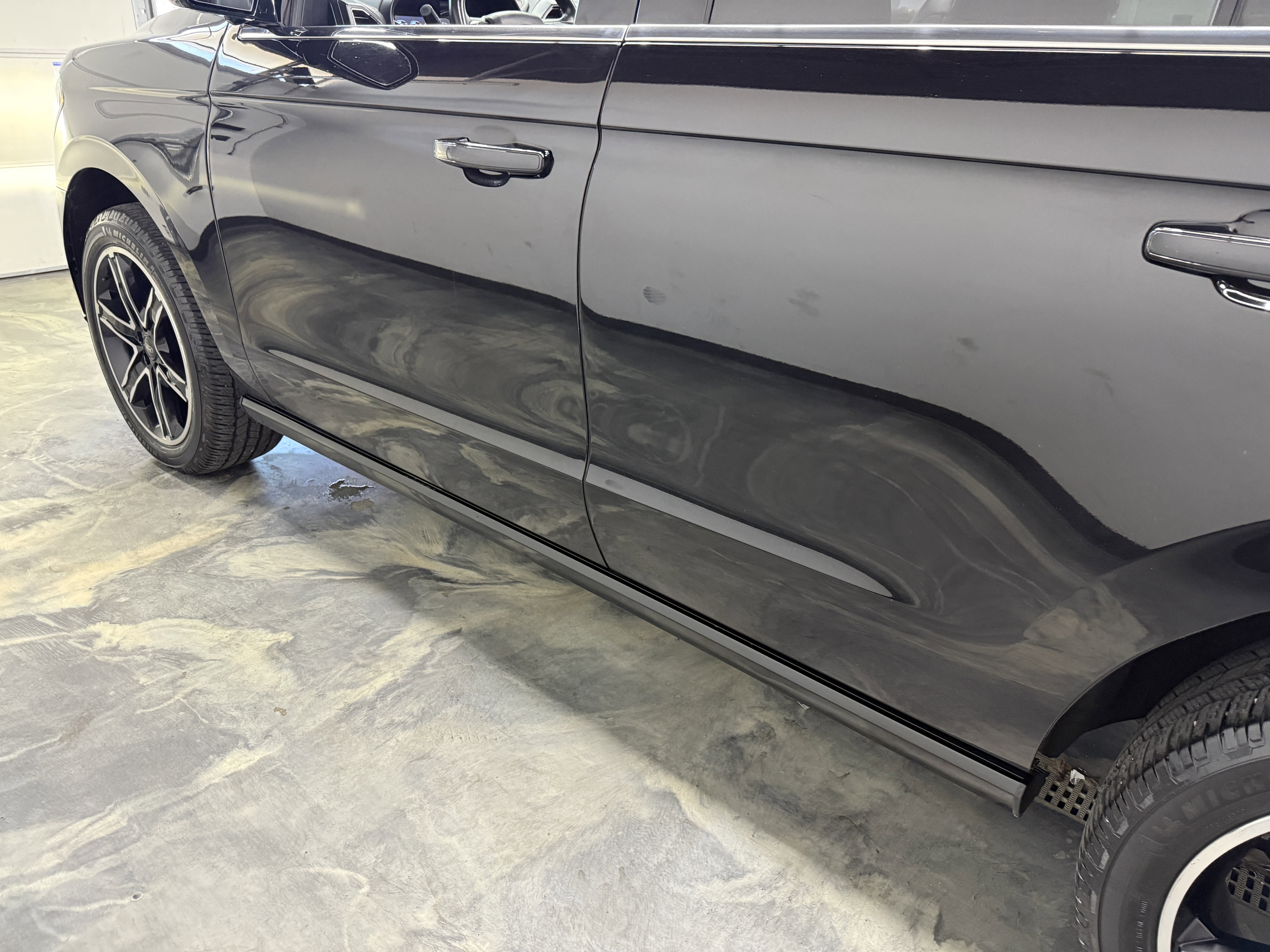 Used 2019 Ford Expedition Limited w/ Equipment Group 303A AWD/4WD image 35