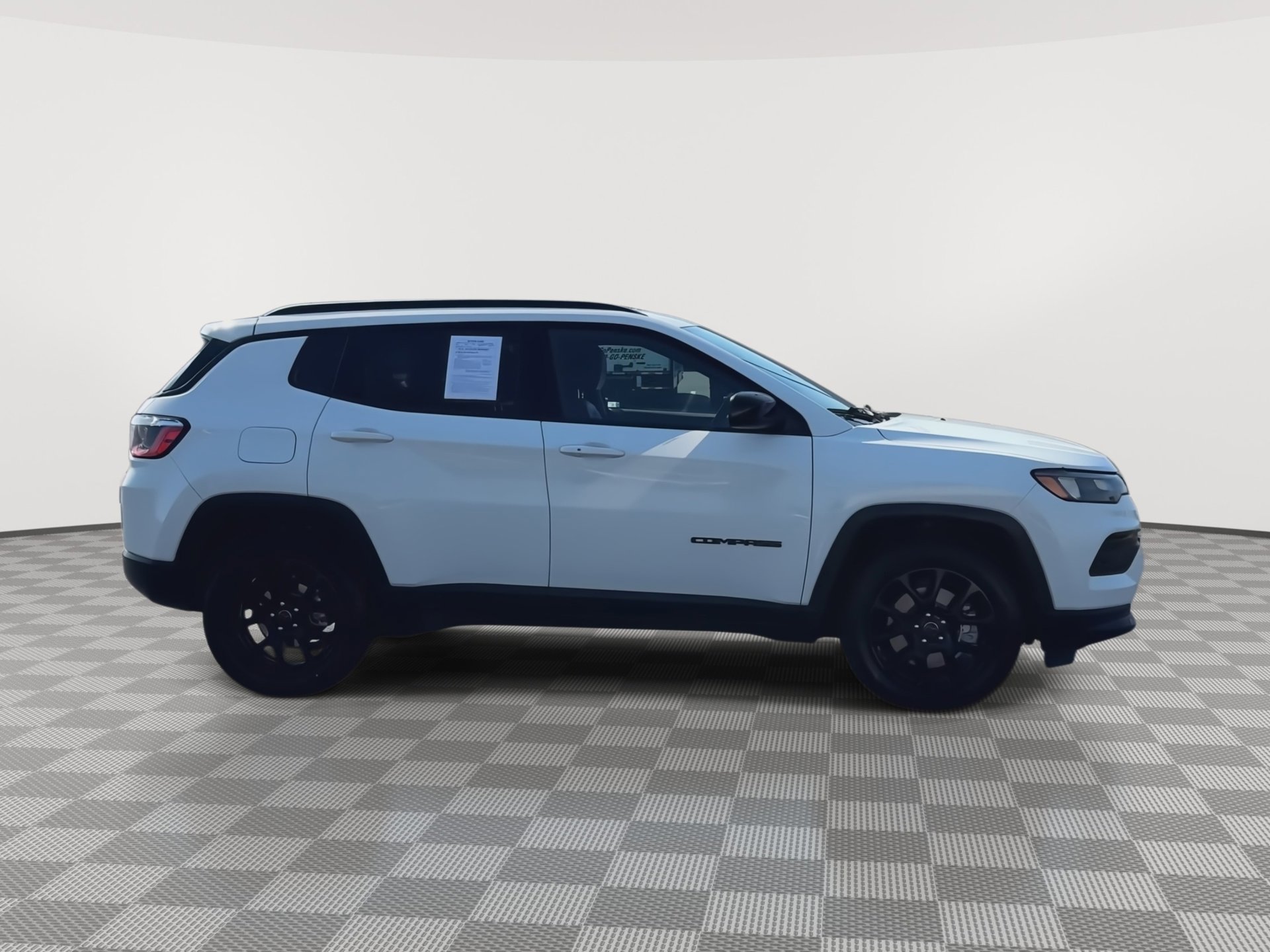Used 2025 Jeep Compass Latitude w/ Altitude Special Edition image 9
