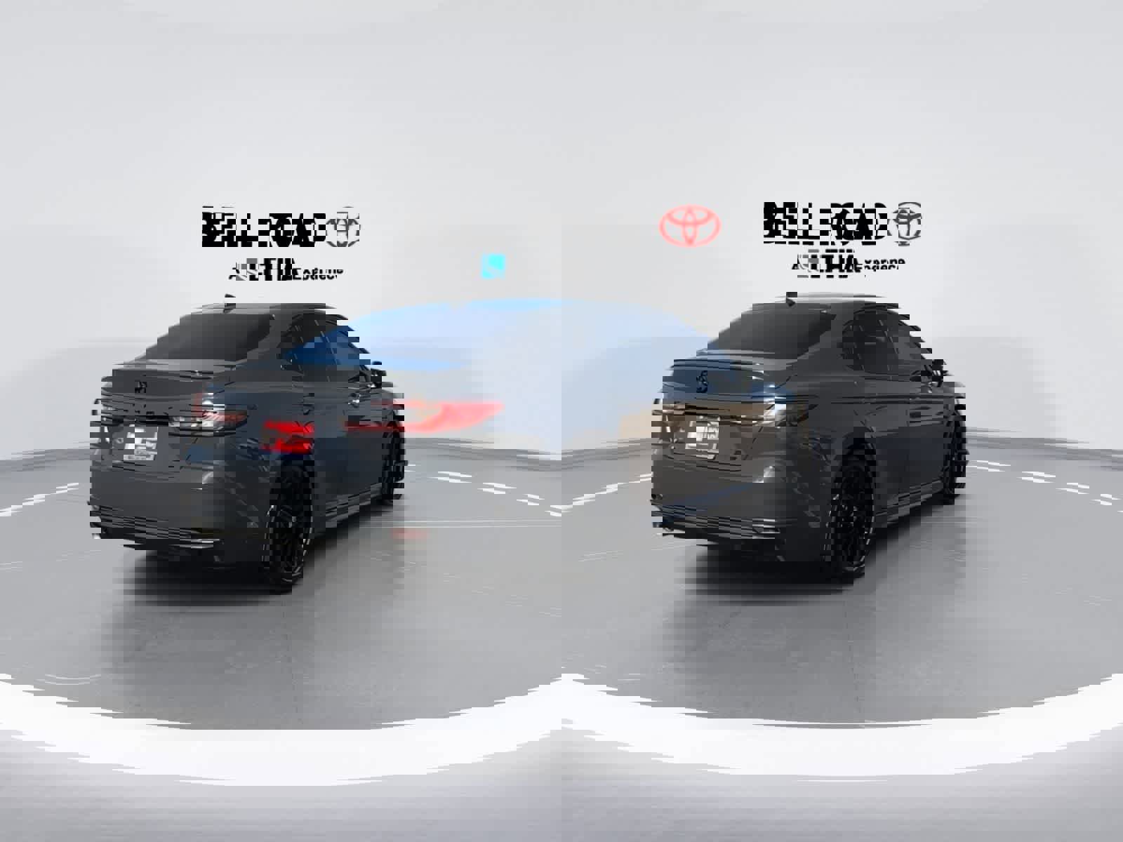 Used 2025 Toyota Camry SE image 8