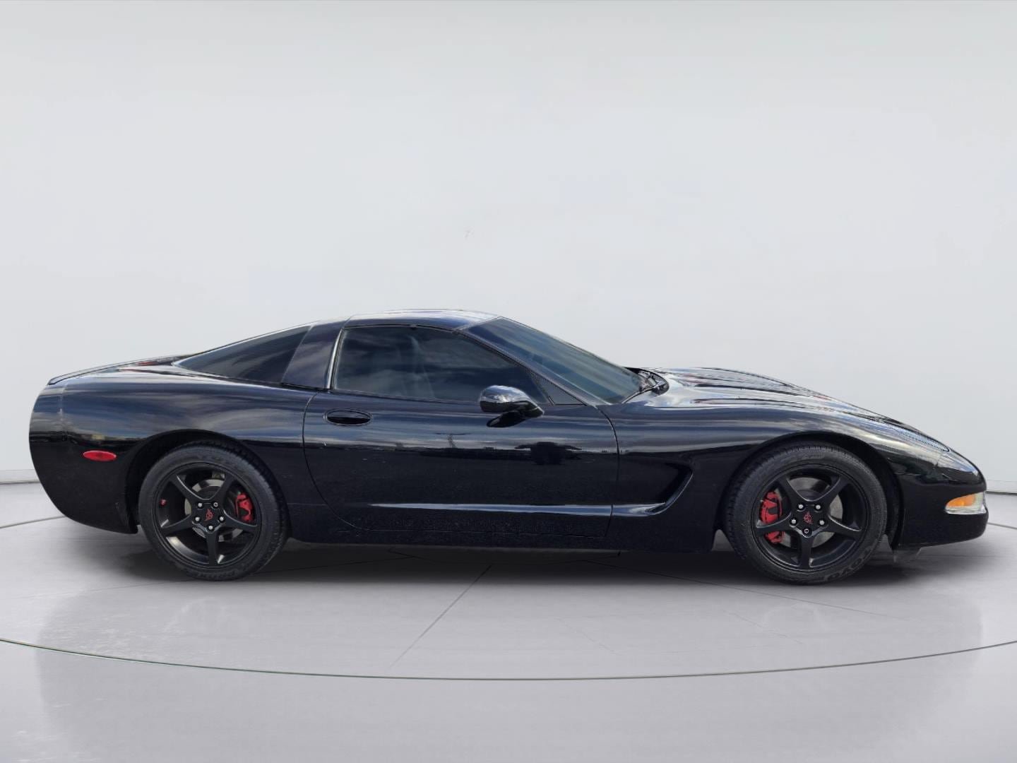 Used 2004 Chevrolet Corvette Coupe w/ Preferred Equipment Group RWD image 4