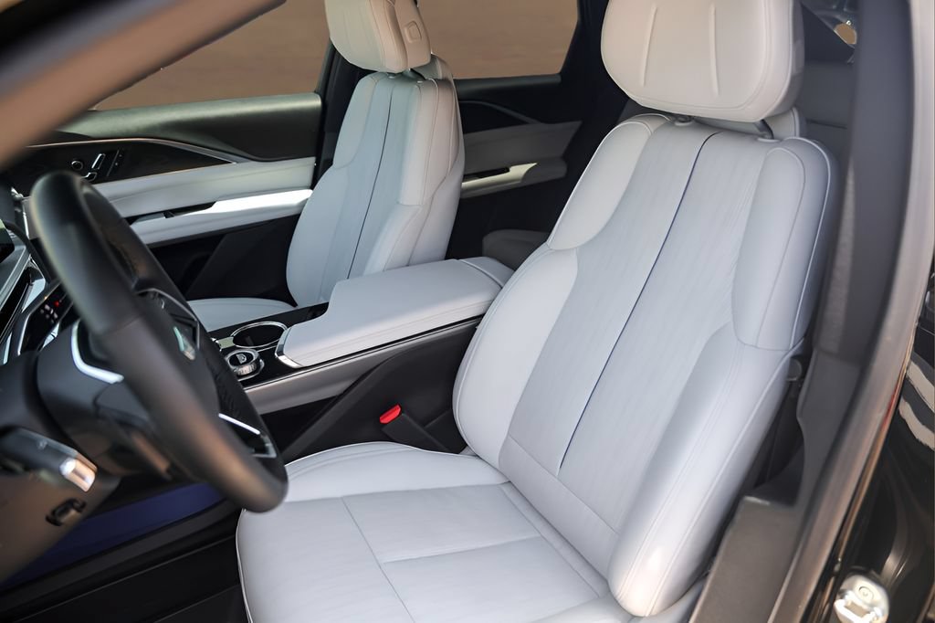 Certified 2024 Cadillac Lyriq Sport AWD/4WD image 7