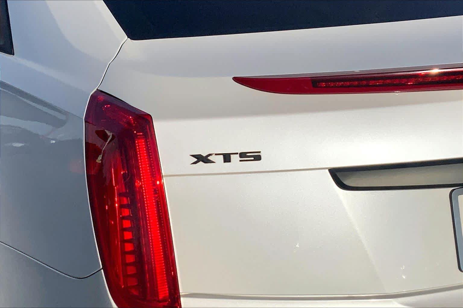 Used 2016 Cadillac XTS Luxury w/ Driver Awareness Package FWD image 9