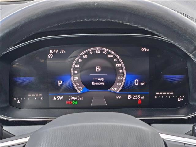 Used 2025 Volkswagen Jetta SE FWD image 11