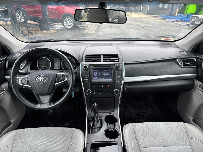 Used 2017 Toyota Camry SE image 18