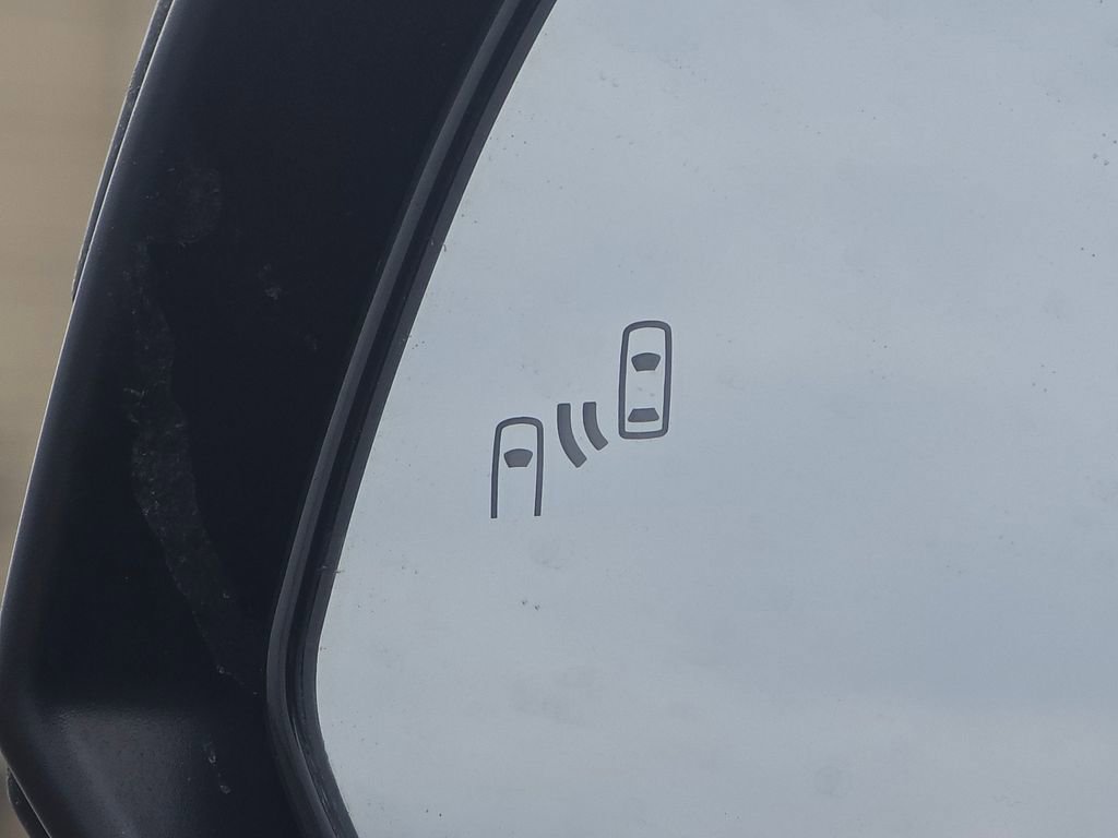 Used 2023 Toyota RAV4 Limited image 7