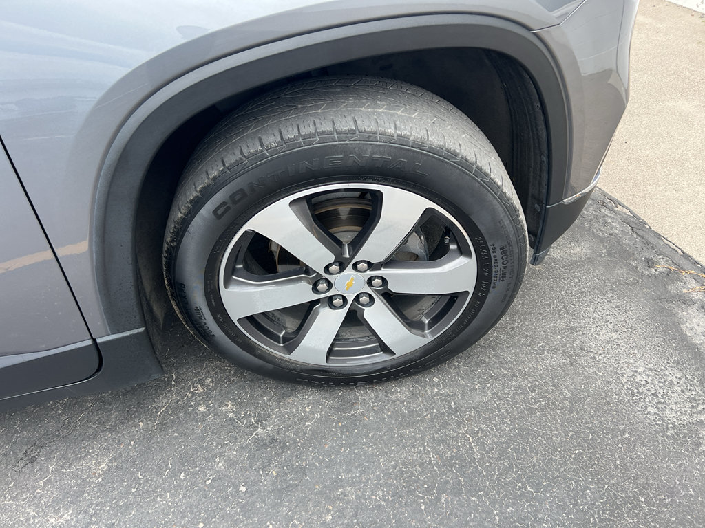 Used 2020 Chevrolet Traverse LT w/ LT Premium Package AWD/4WD image 2