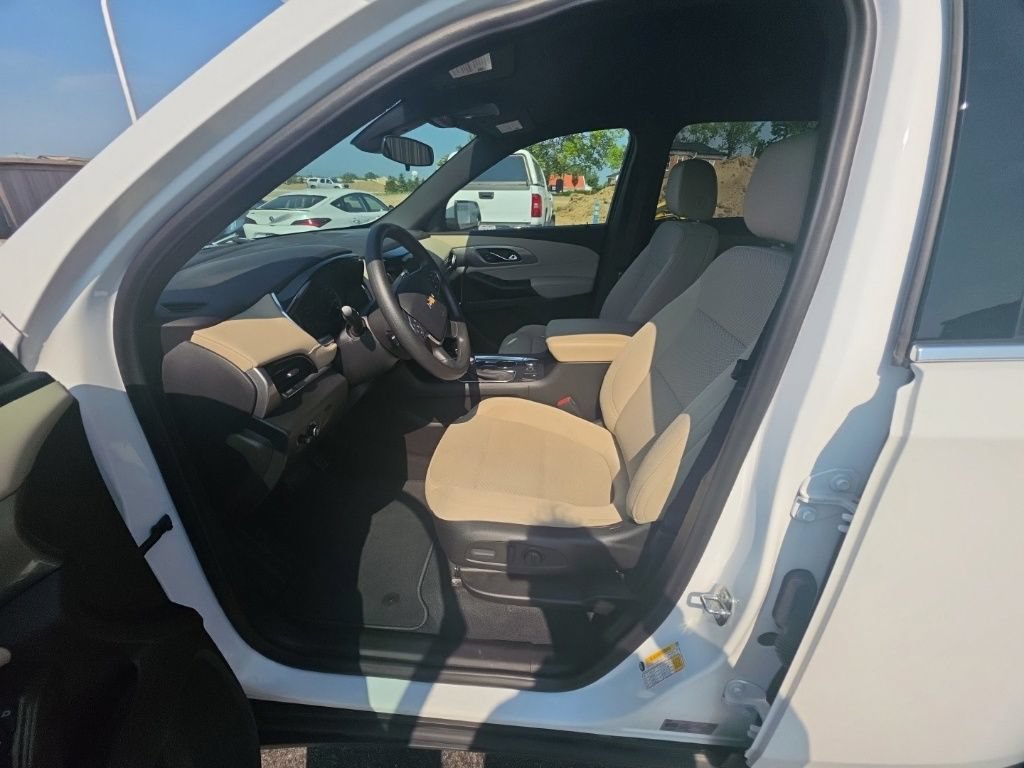 Used 2023 Chevrolet Traverse LS AWD/4WD image 13