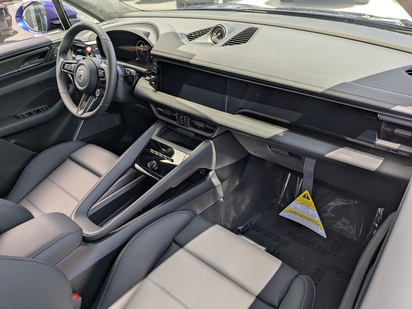 New 2025 Porsche Macan Turbo Electric AWD/4WD image 28