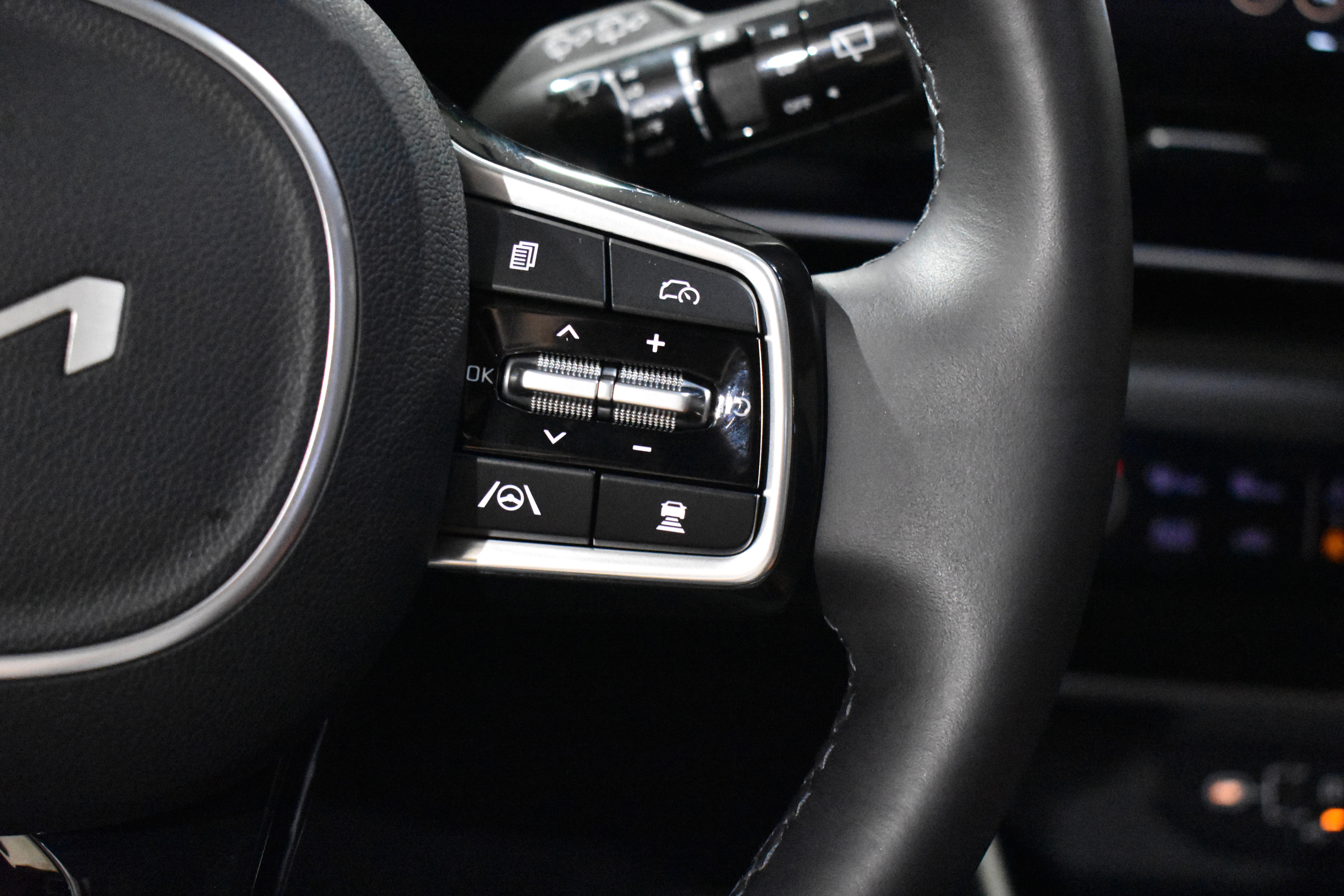 Used 2025 Kia Carnival SX Prestige image 17