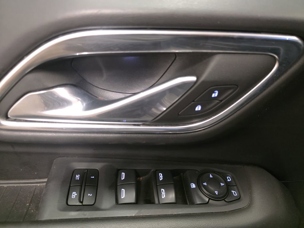 Used 2024 Chevrolet Suburban LT AWD/4WD image 19