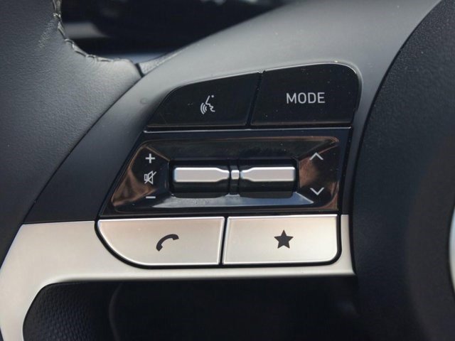 Used 2025 Hyundai Elantra SEL image 11