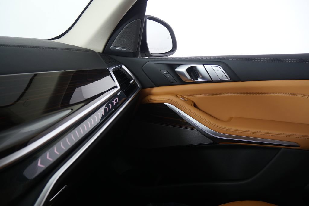Used 2026 BMW X7 xDrive40i w/ Premium Package image 26