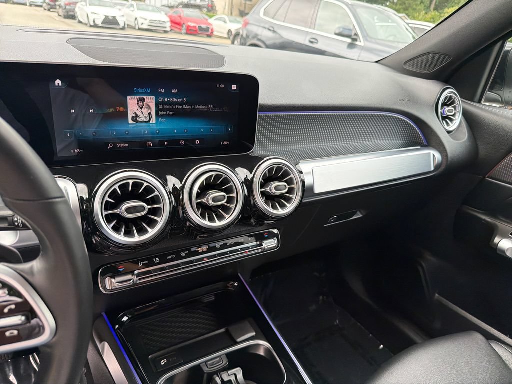 Used 2021 Mercedes-Benz GLB 250 4MATIC w/ Premium Package image 29