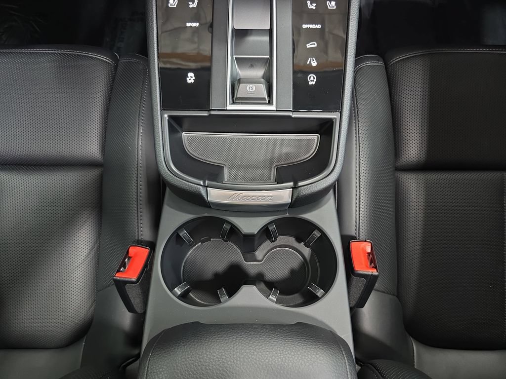 Certified 2026 Porsche Macan AWD/4WD image 20