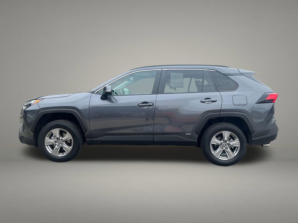Used 2025 Toyota RAV4 XLE AWD/4WD image 2