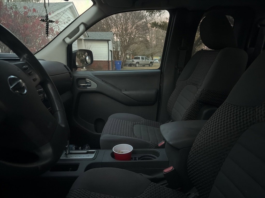 Used 2012 Nissan Frontier SV image 10