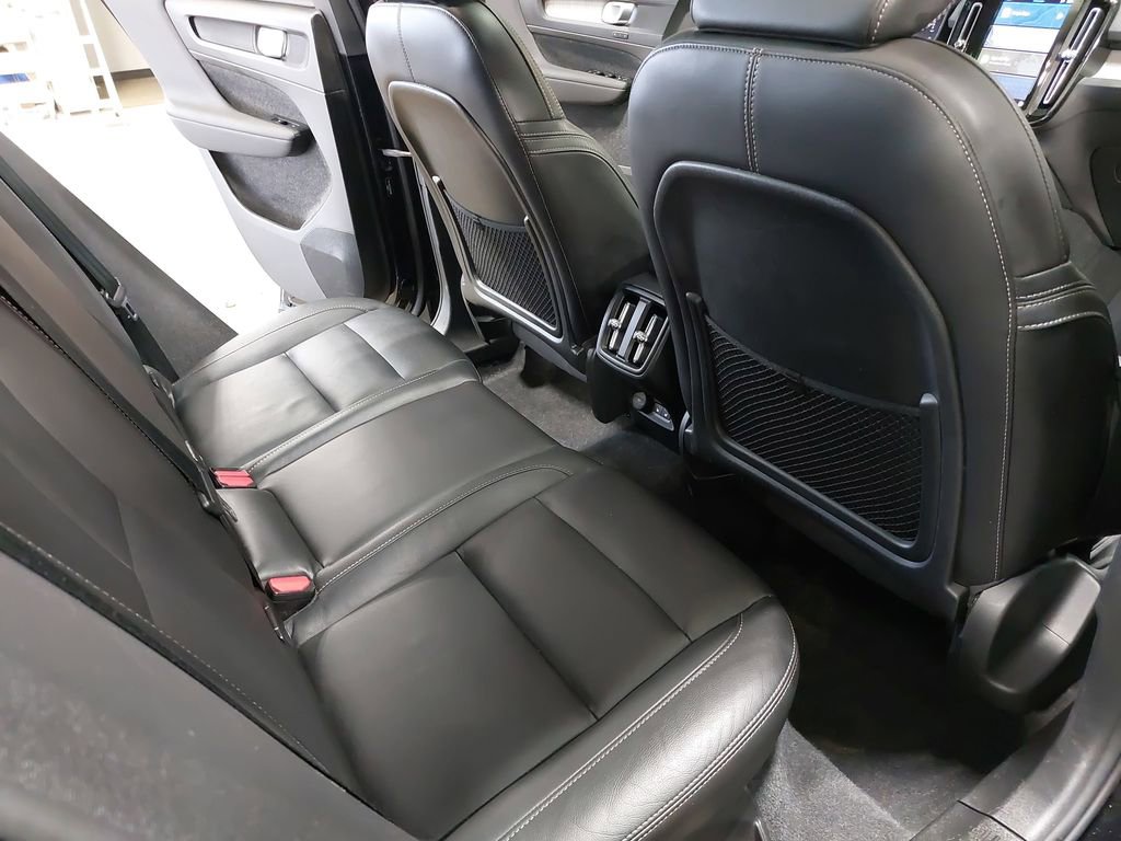 Used 2024 Volvo XC40 B5 Plus w/ Climate Package image 11
