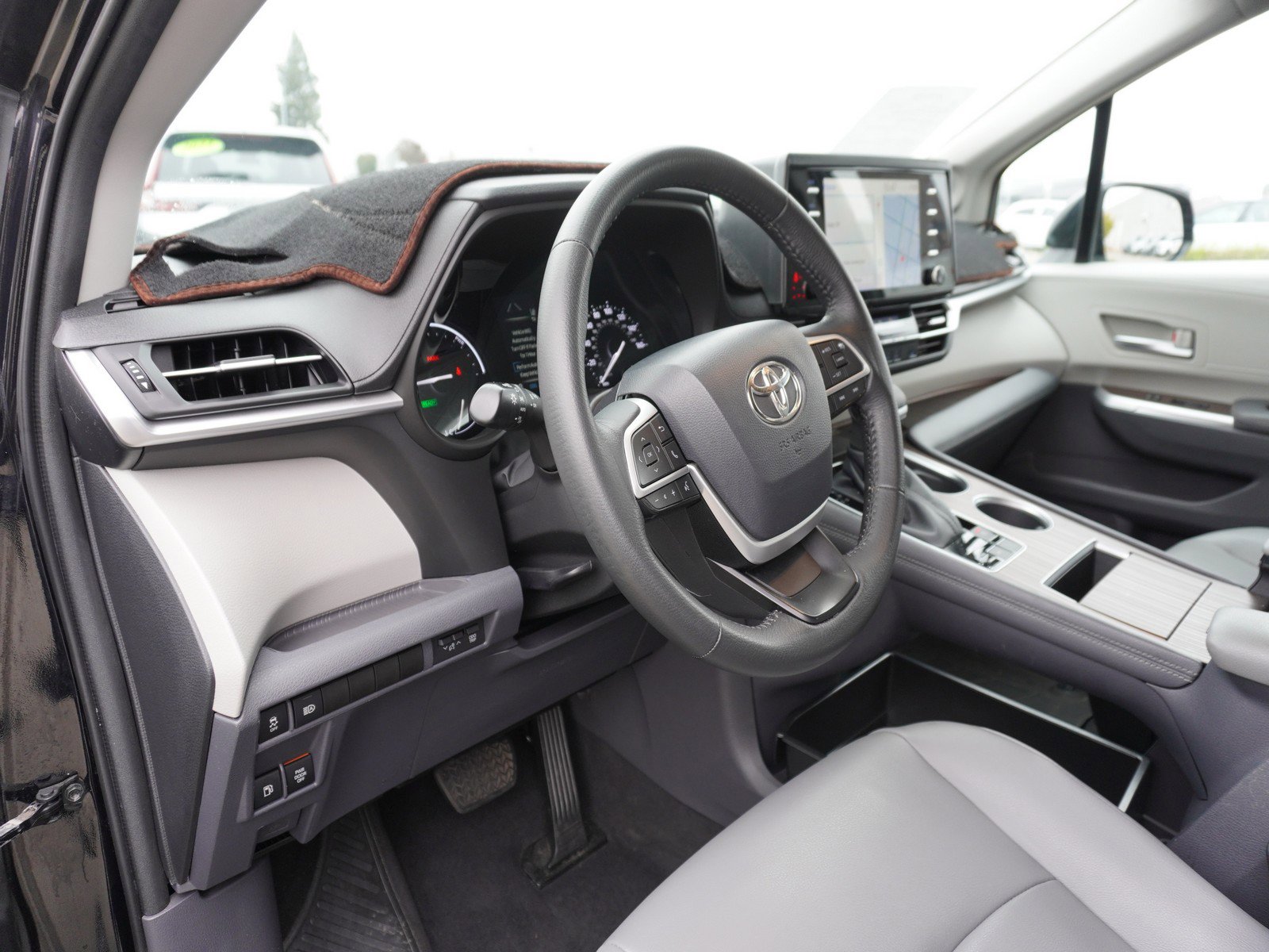 Used 2022 Toyota Sienna XLE image 22