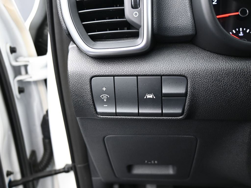 Used 2020 Kia Sportage LX image 30