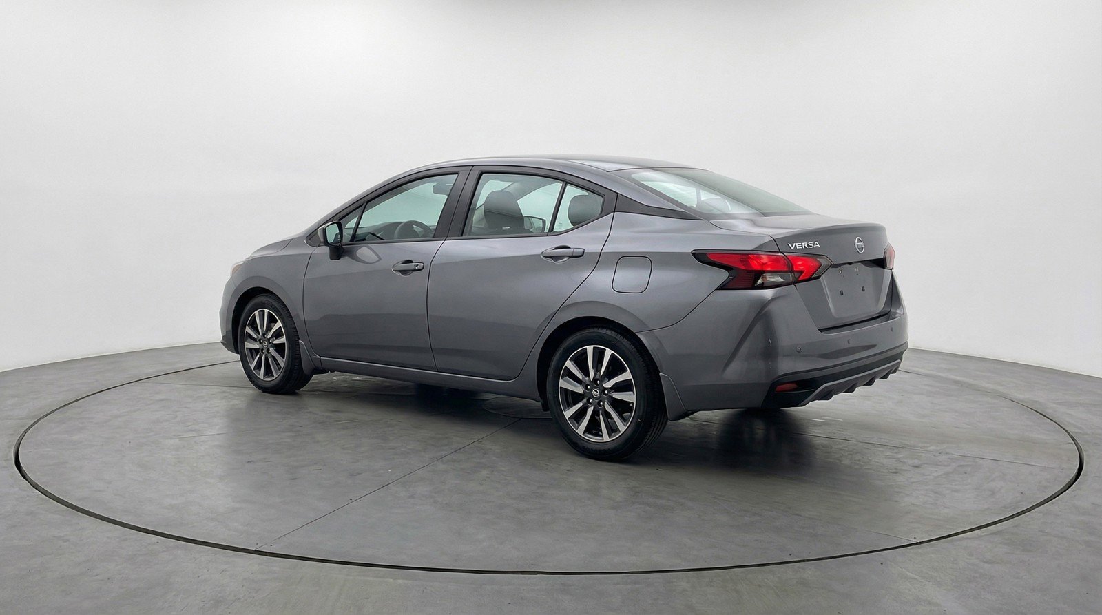 Used 2025 Nissan Versa SV image 6