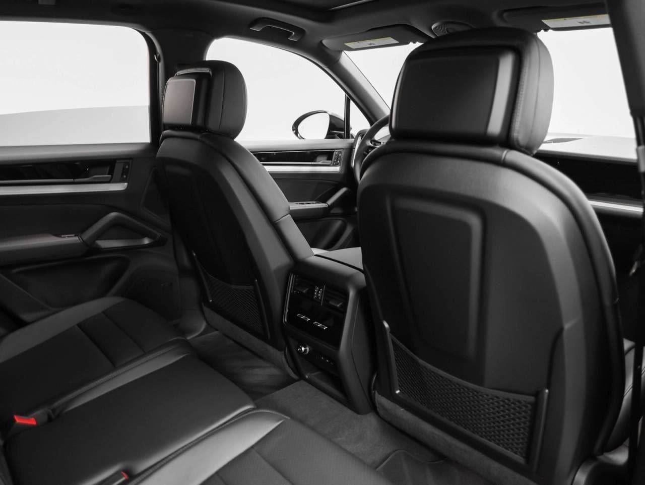 New 2025 Porsche Cayenne image 62