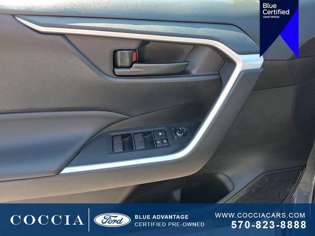 Used 2021 Toyota RAV4 LE AWD/4WD image 12