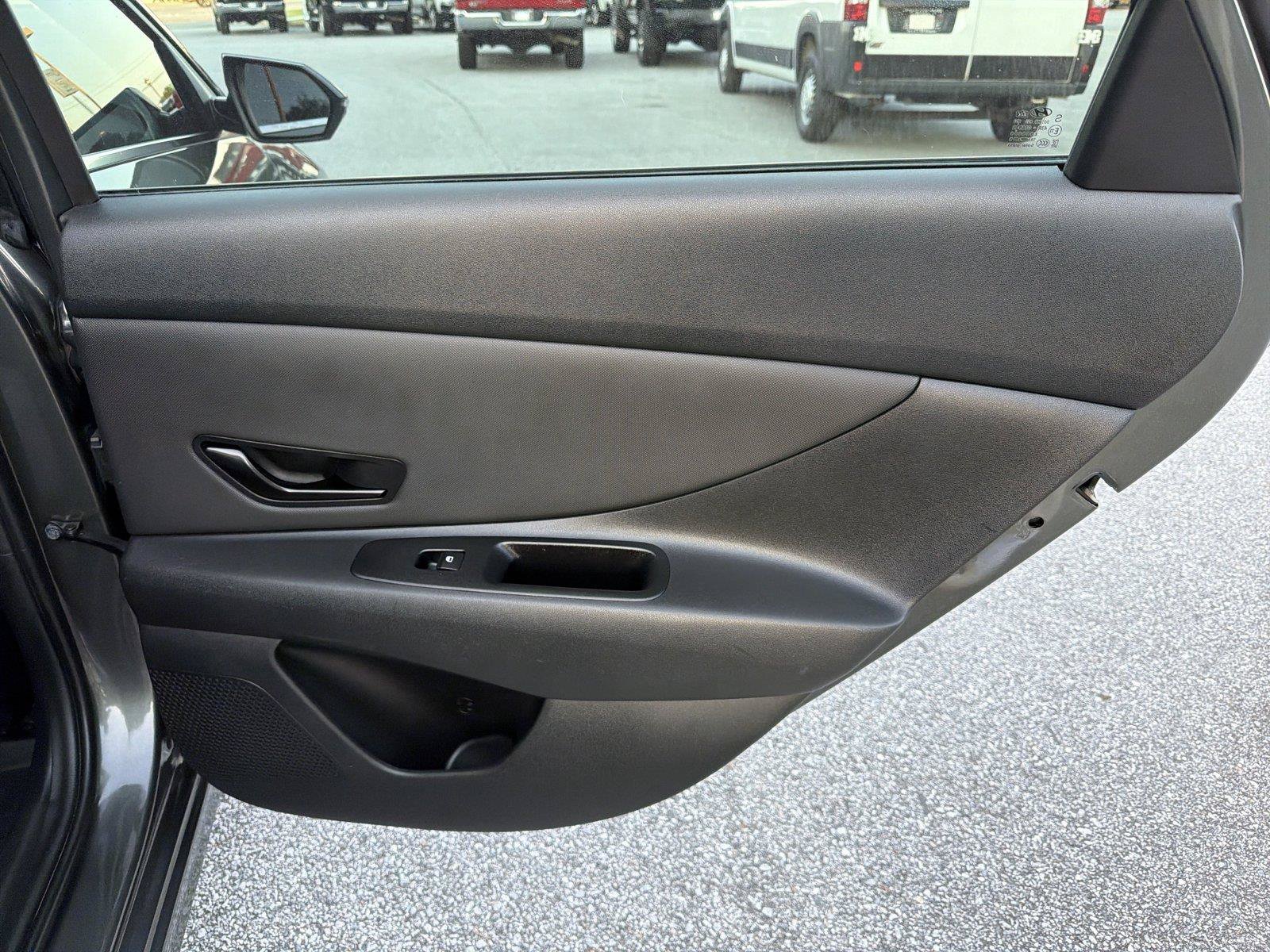 Used 2024 Hyundai Elantra Limited FWD image 16