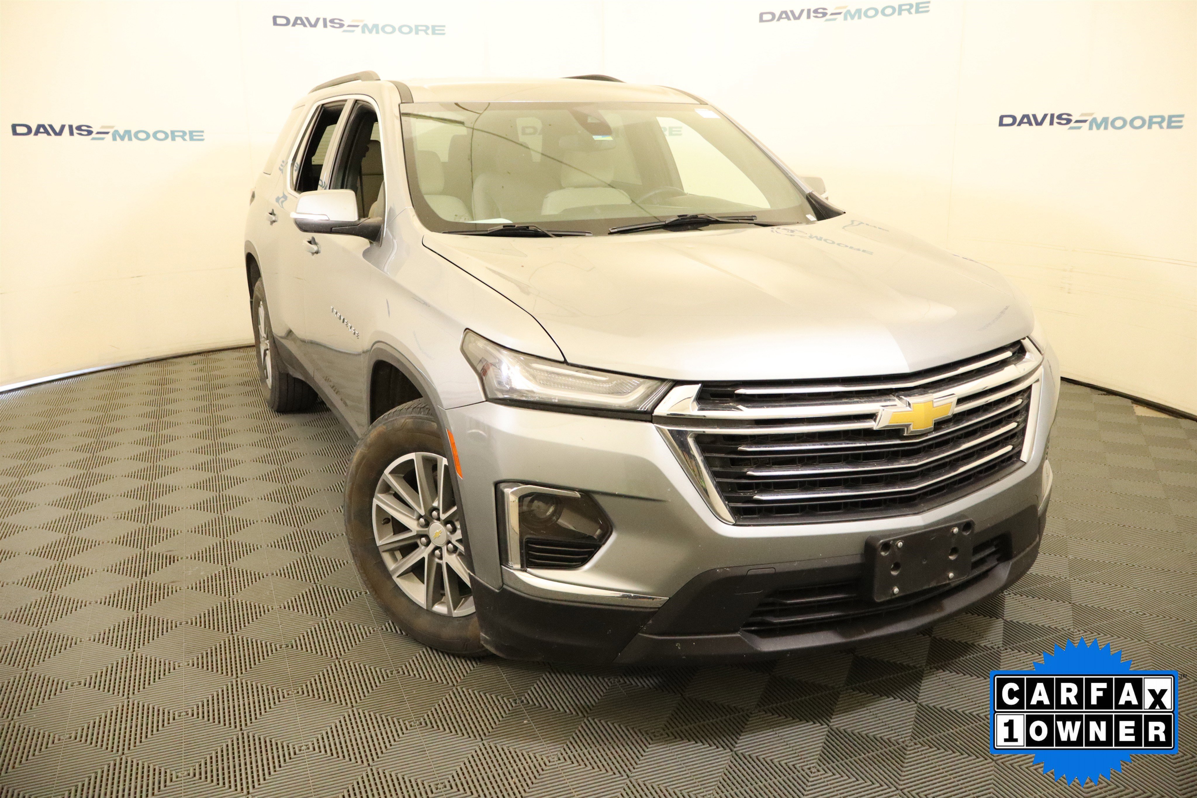 Used 2024 Chevrolet Traverse LT AWD/4WD image 2