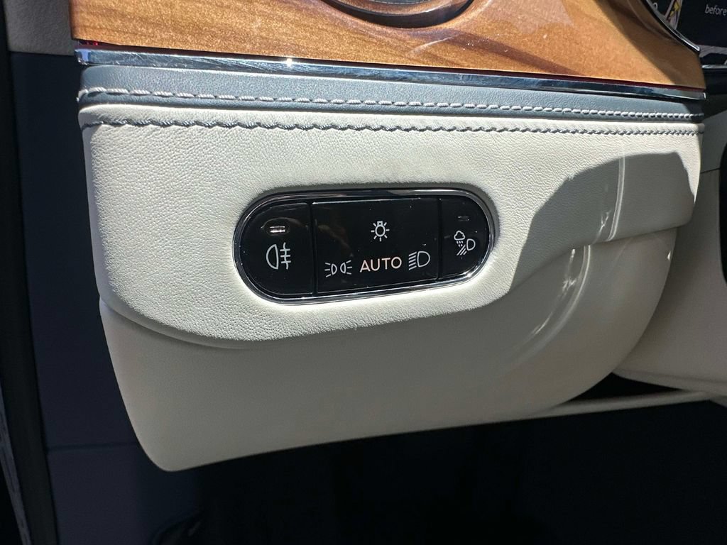 Used 2024 Bentley Flying Spur V8 AWD/4WD image 29