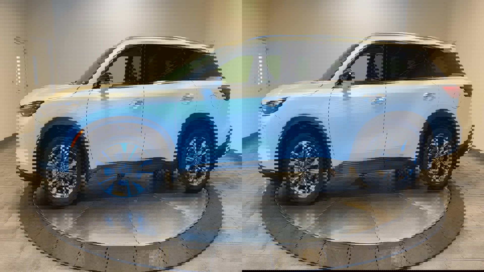 Certified 2025 INFINITI QX60 Luxe w/ Cargo Package AWD/4WD image 5